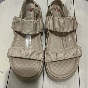 522eog Blondo Casapia Cream Ruffled Sandals 11